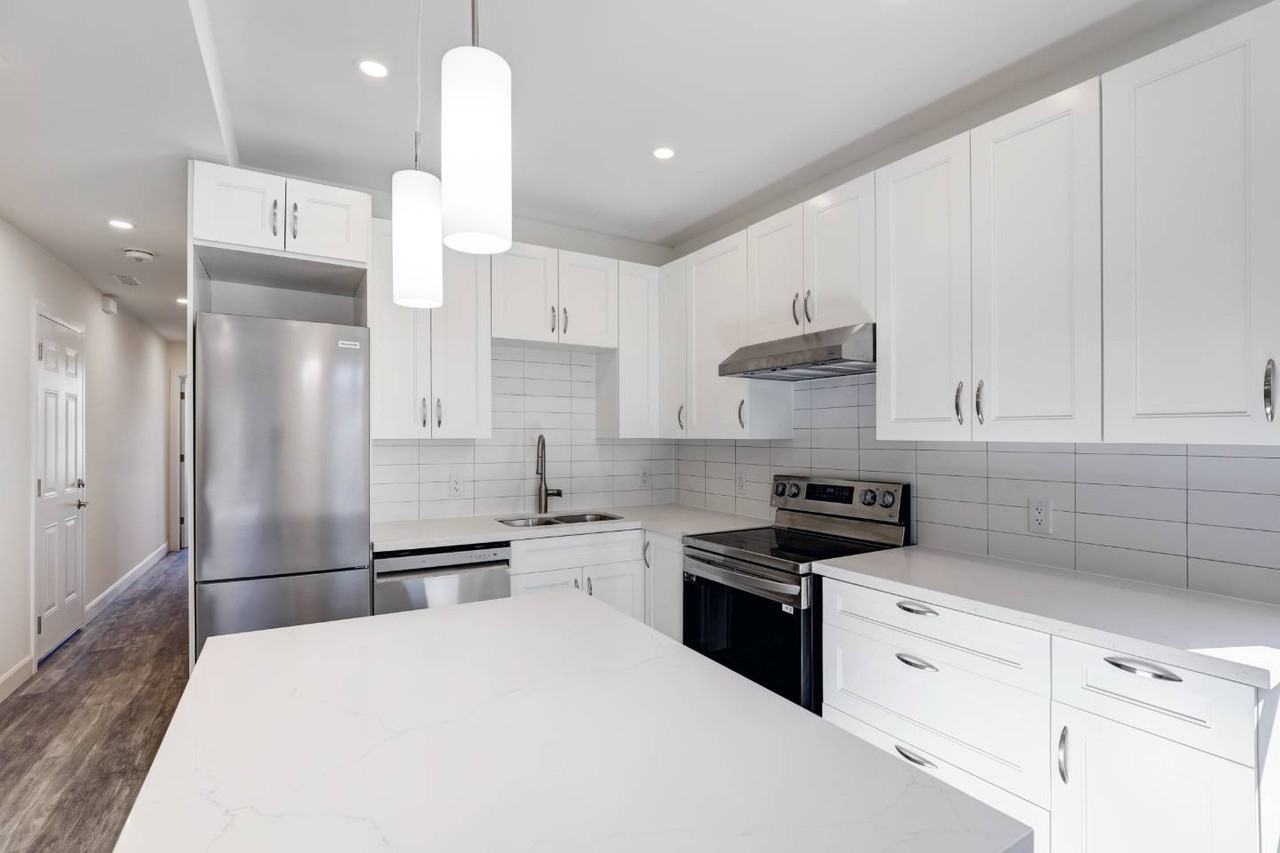 620 Bathurst Street - Photo 6 of 21