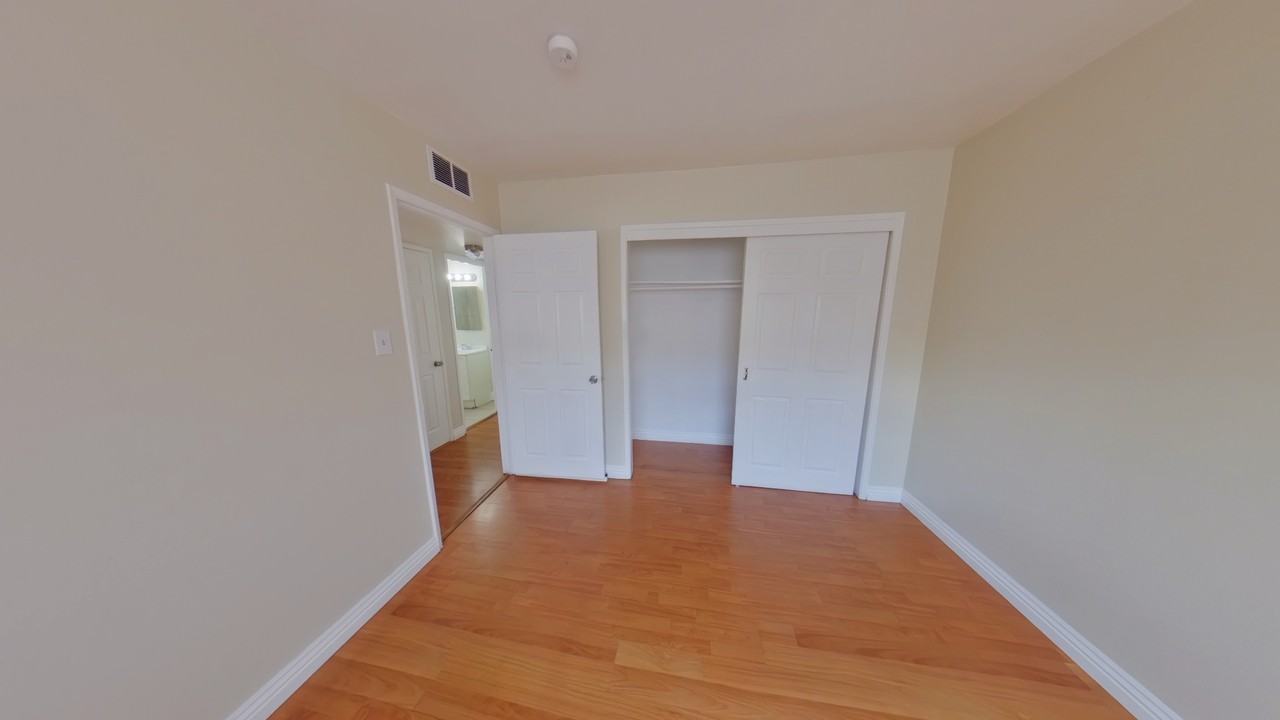 512 North Cir #4 - Photo 7 of 7