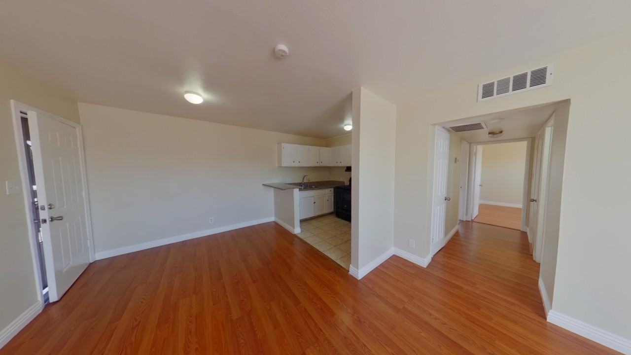 512 North Cir #4 - Photo 6 of 7