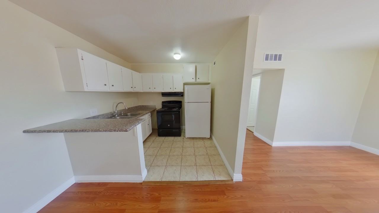 512 North Cir #4 - Photo 2 of 7