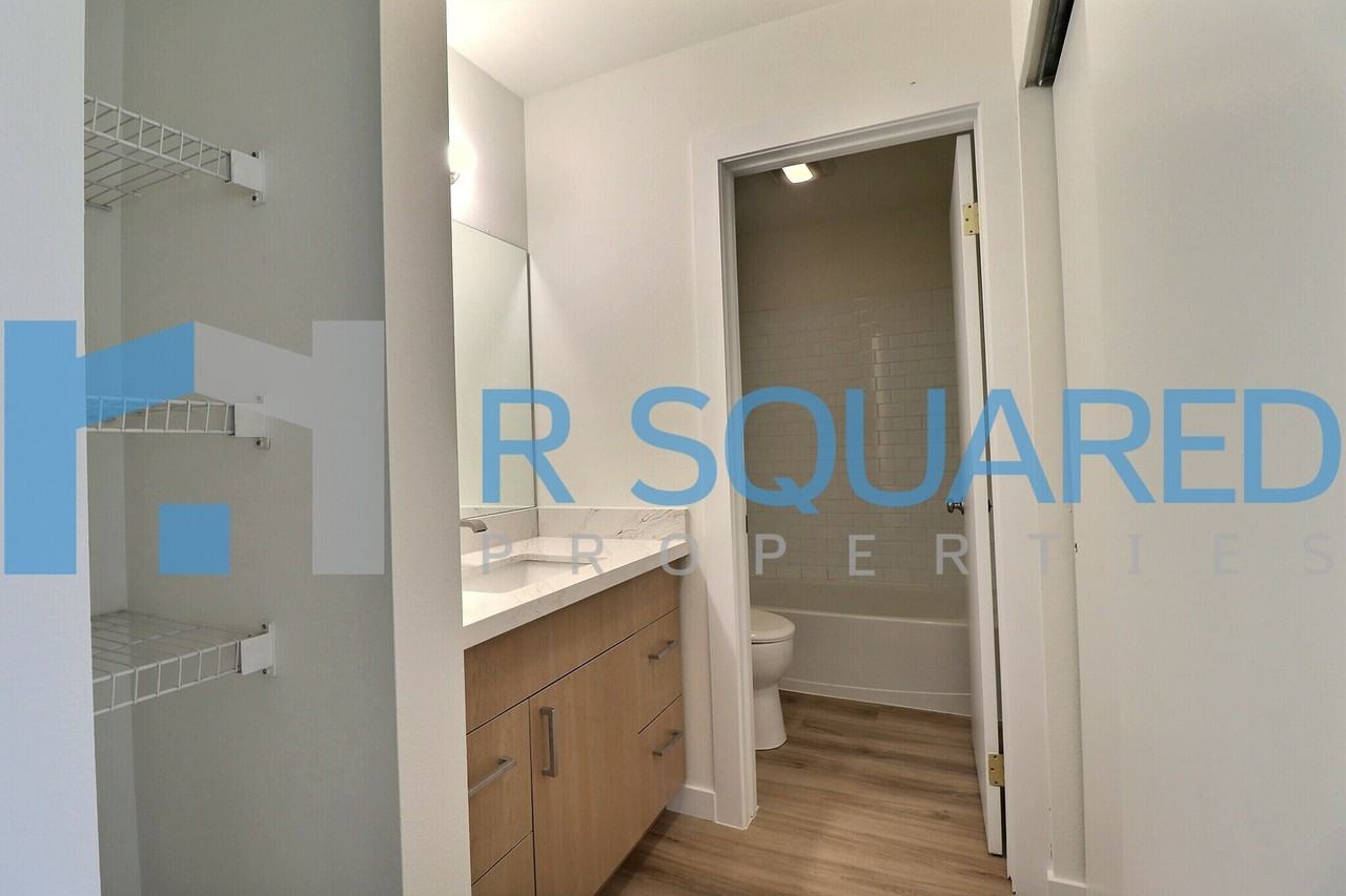 3910 Whitman Ave N #7 - Photo 5 of 23