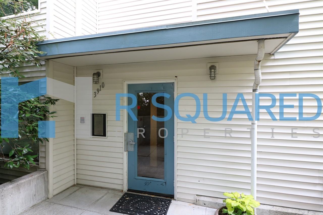 3910 Whitman Ave N #7 - Photo 3 of 23