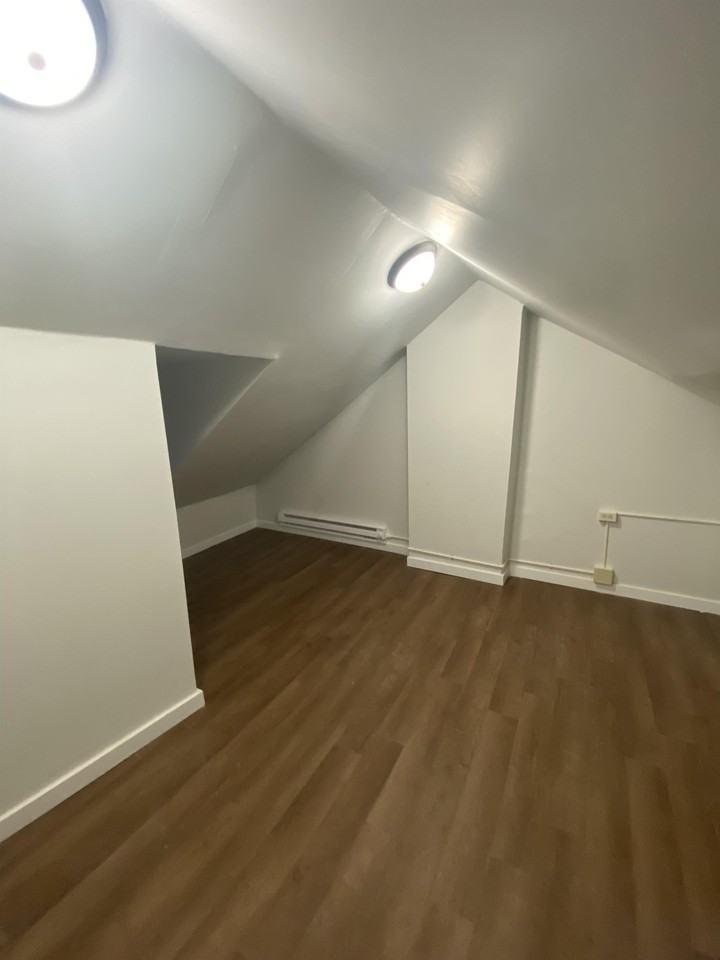 1057 Chestnut St #3 - Photo 2 of 10