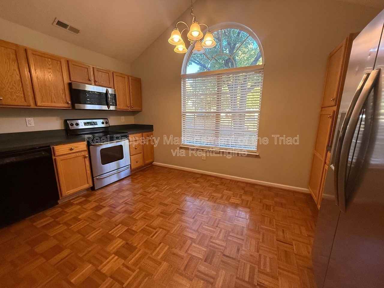 5065 Bartholomews Ln - Photo 4 of 18