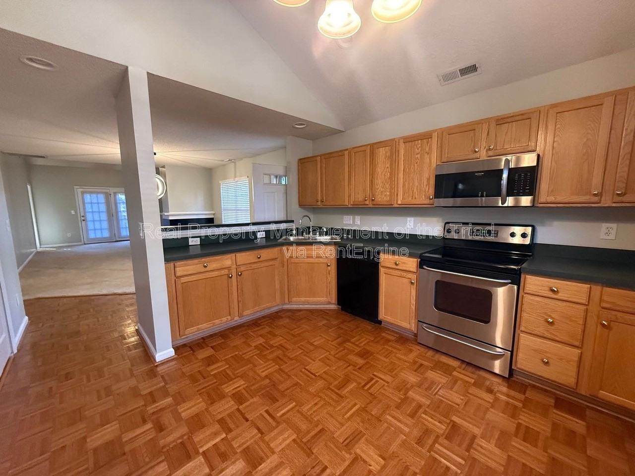 5065 Bartholomews Ln - Photo 5 of 18