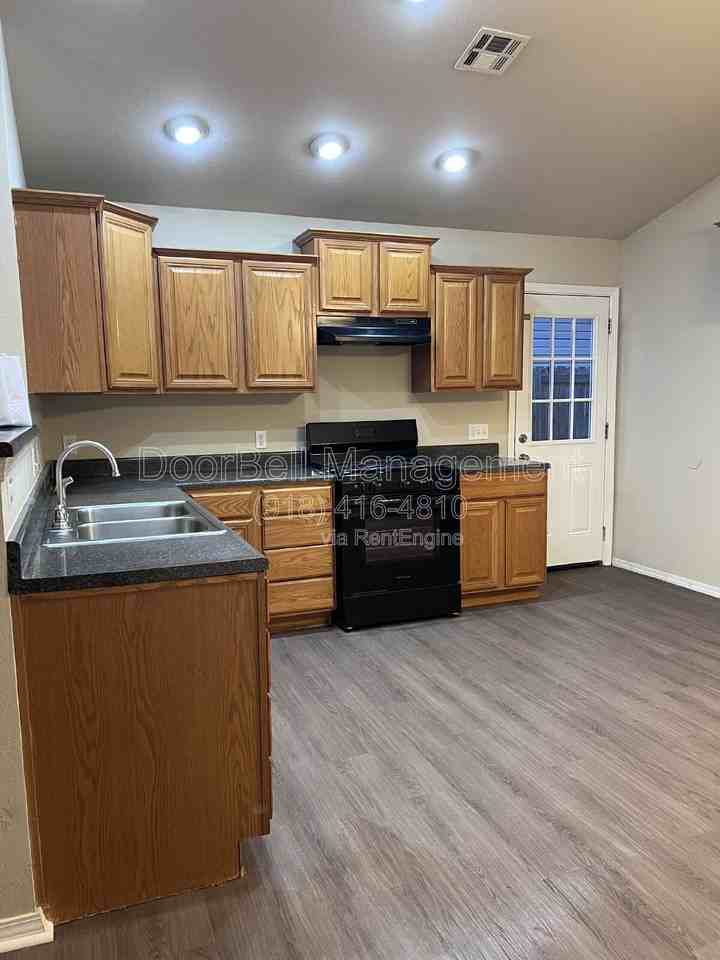89 W Fairlane Ct - Photo 6 of 23