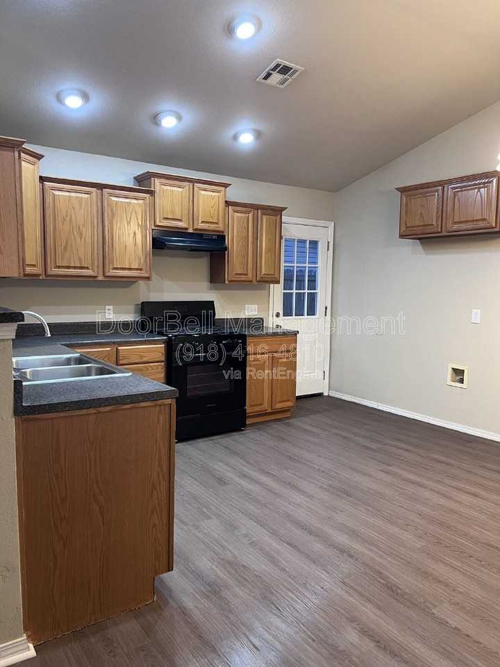 89 W Fairlane Ct - Photo 7 of 23