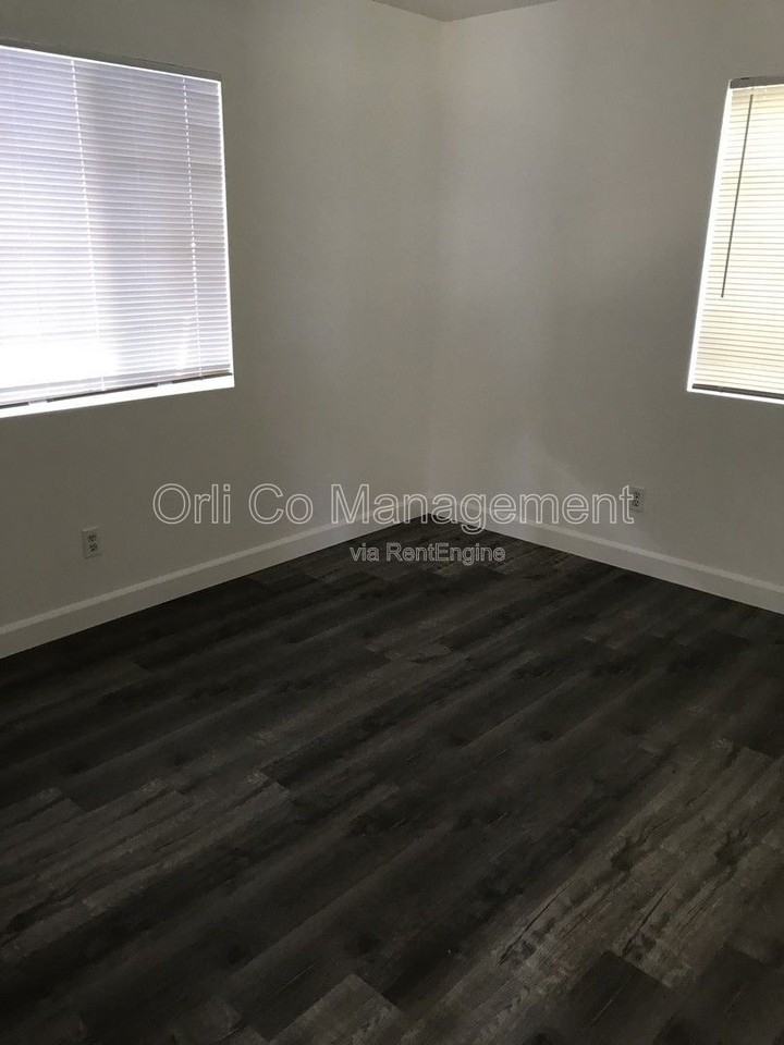 299 W Claremont St - Photo 4 of 10