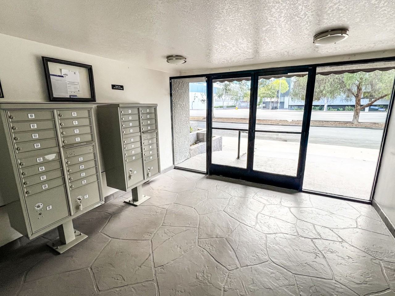 Executive House - Photo 3 of 31