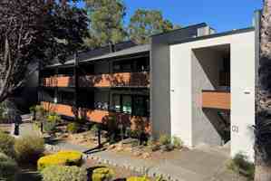 featured image of 1076 Carol Ln