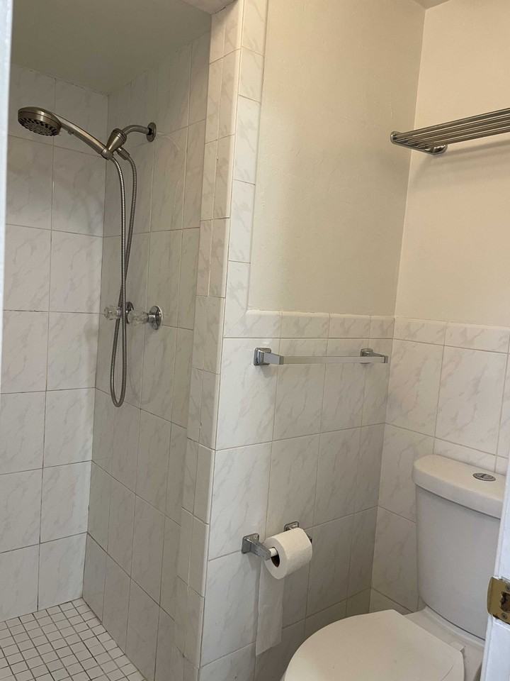 1729 Pine St #1 - Photo 3 of 6