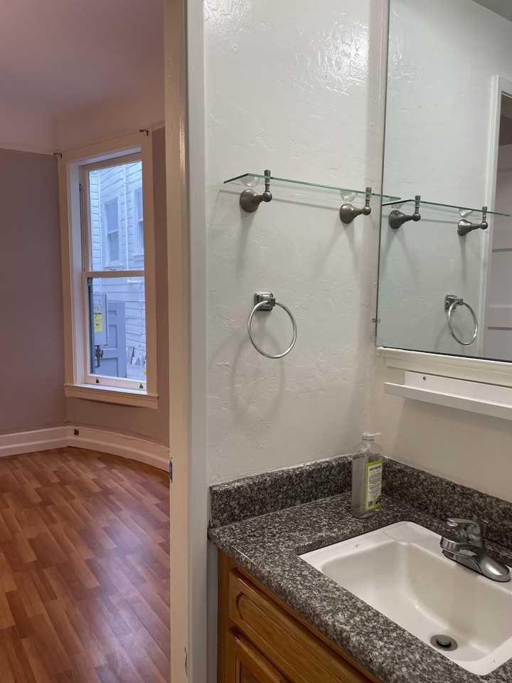 1729 Pine St #1 - Photo 6 of 6