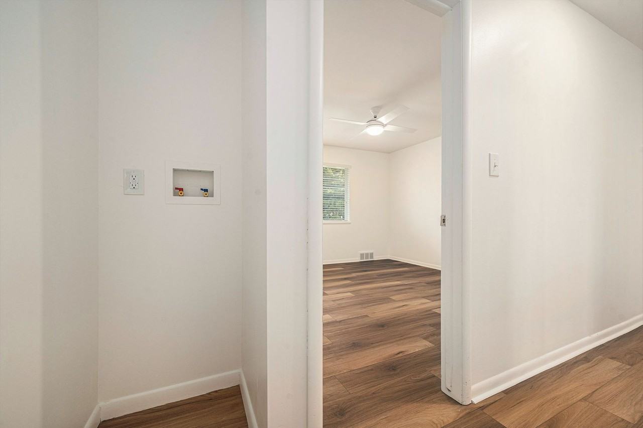 Royal Court Apartments - Photo 6 of 23