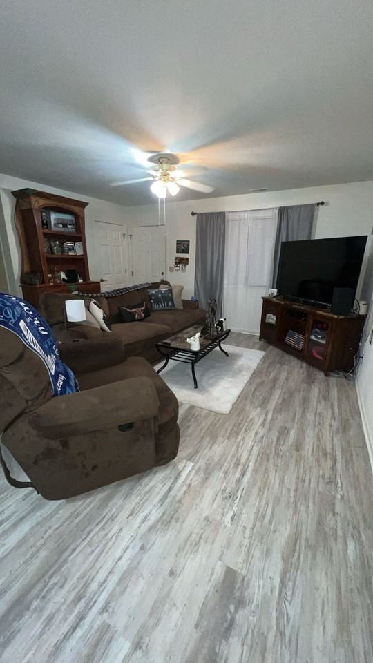 917 E Walnut St #917 - Photo 3 of 10