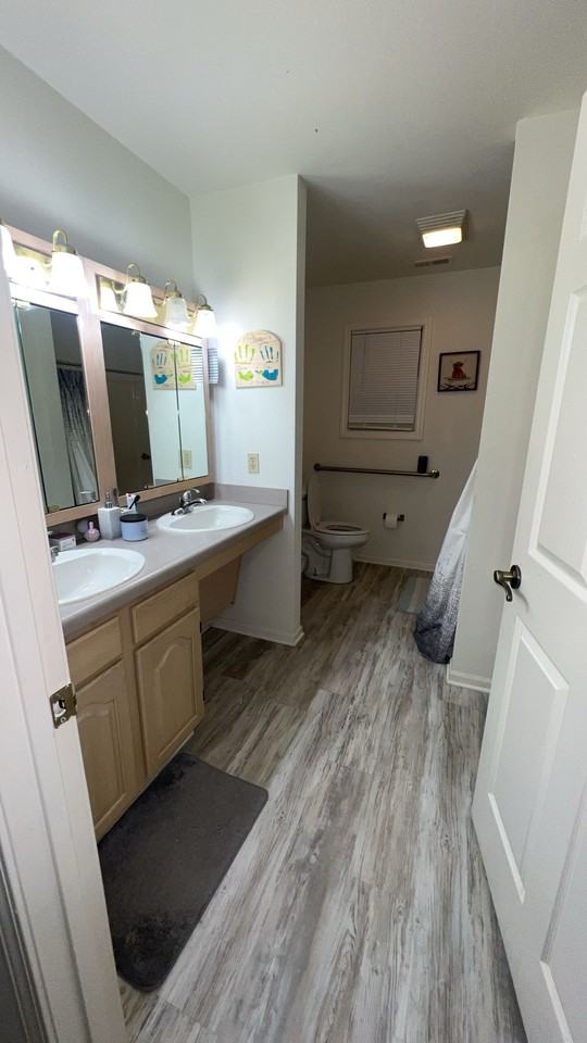 917 E Walnut St #917 - Photo 7 of 10