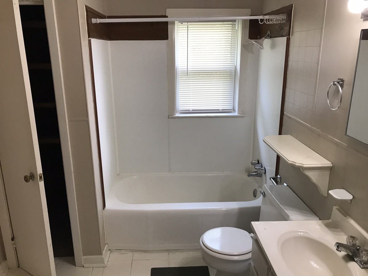 9 W Winthrop Ave #B - Photo 7 of 12