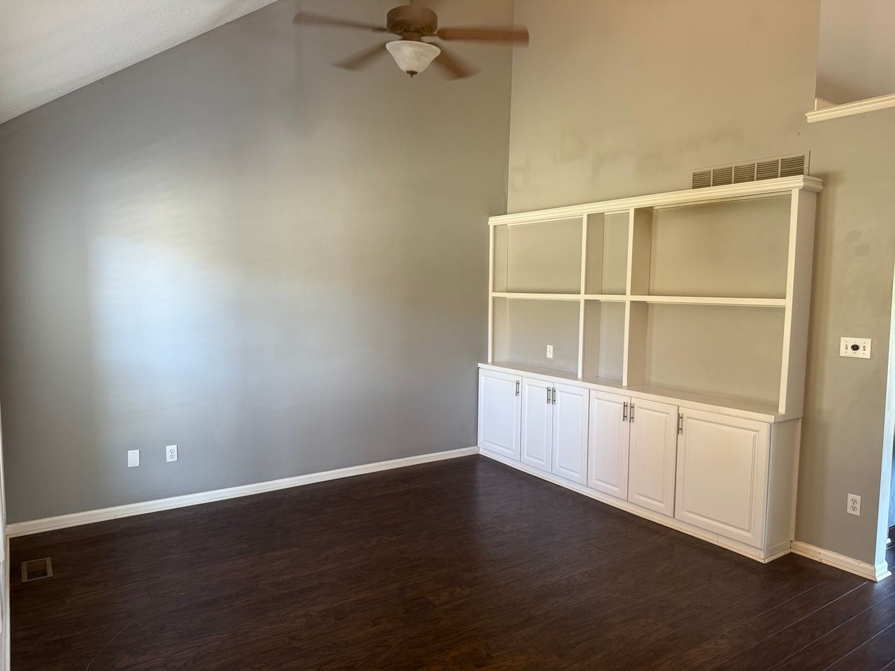 7443 N Lewis Ave - Photo 3 of 30