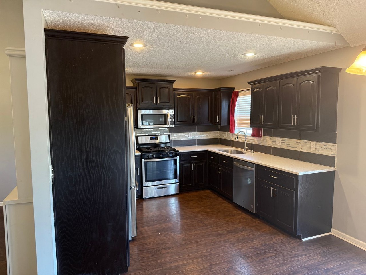 7443 N Lewis Ave - Photo 4 of 30