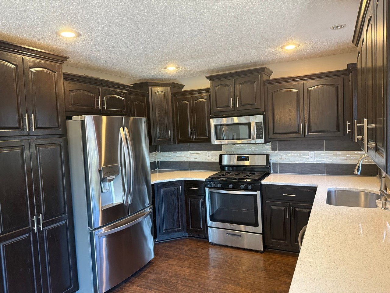 7443 N Lewis Ave - Photo 5 of 30