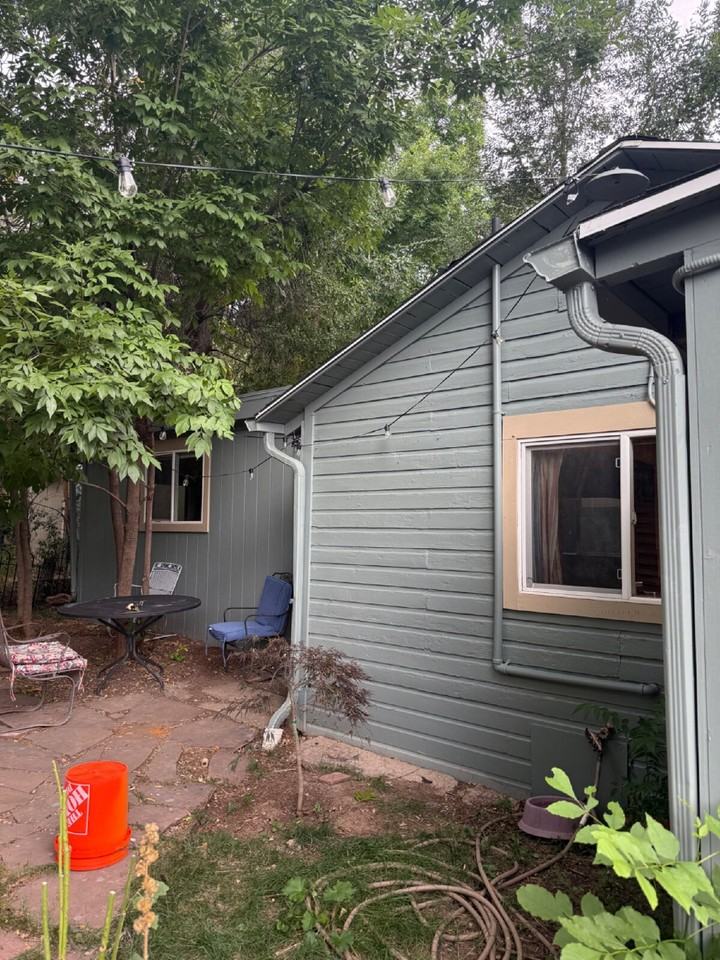 513 1/2 University Ave - Photo 3 of 17