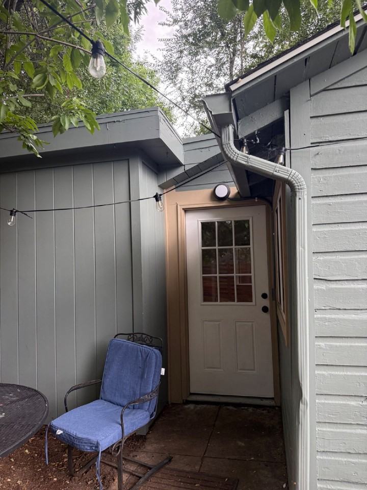 513 1/2 University Ave - Photo 4 of 17