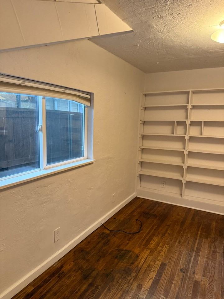 513 1/2 University Ave - Photo 7 of 17