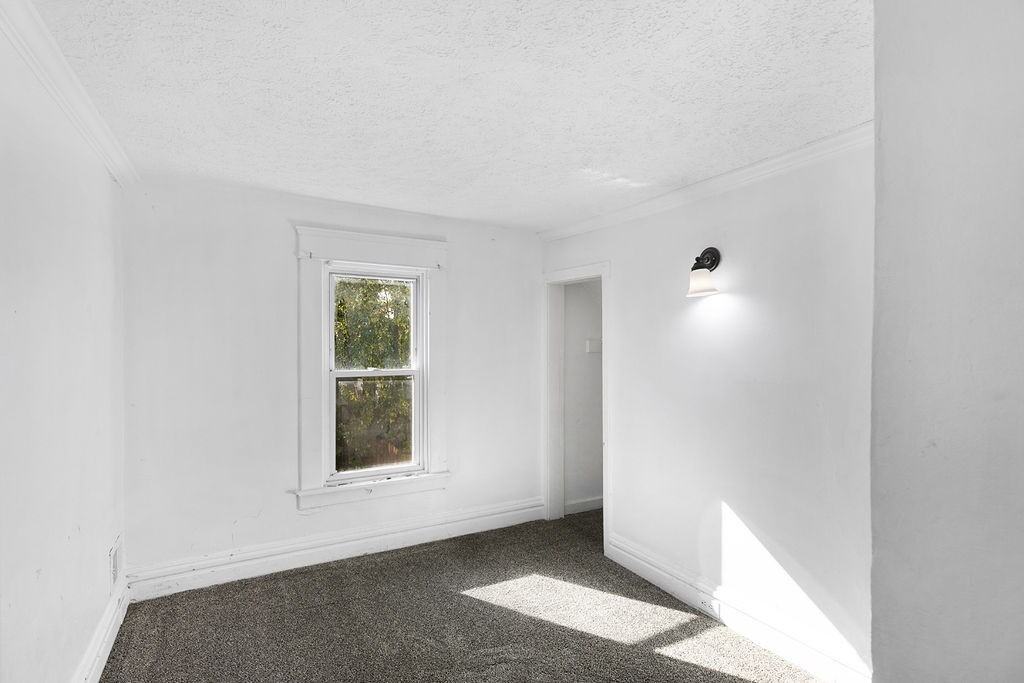 1440 E Oakland Ave - Photo 2 of 15