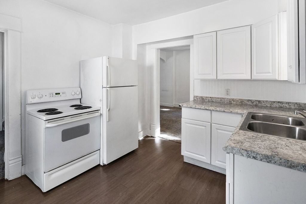 1440 E Oakland Ave - Photo 4 of 15