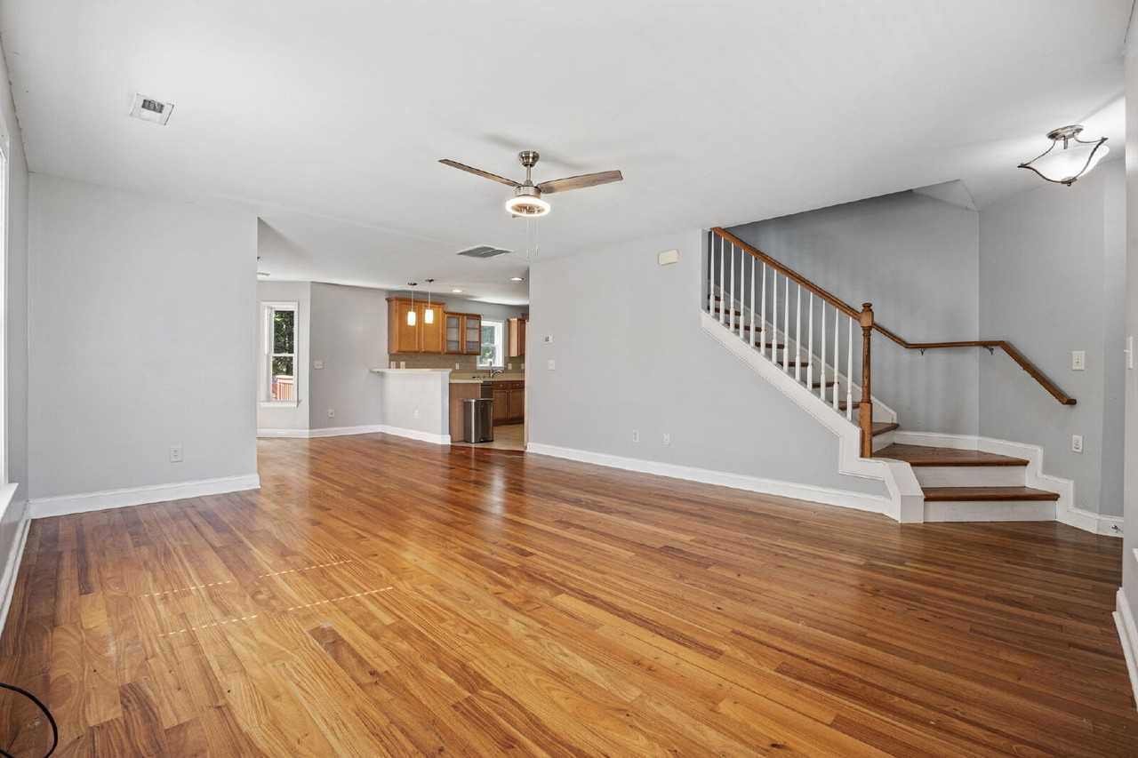 190 Hamilton Way - Photo 7 of 42