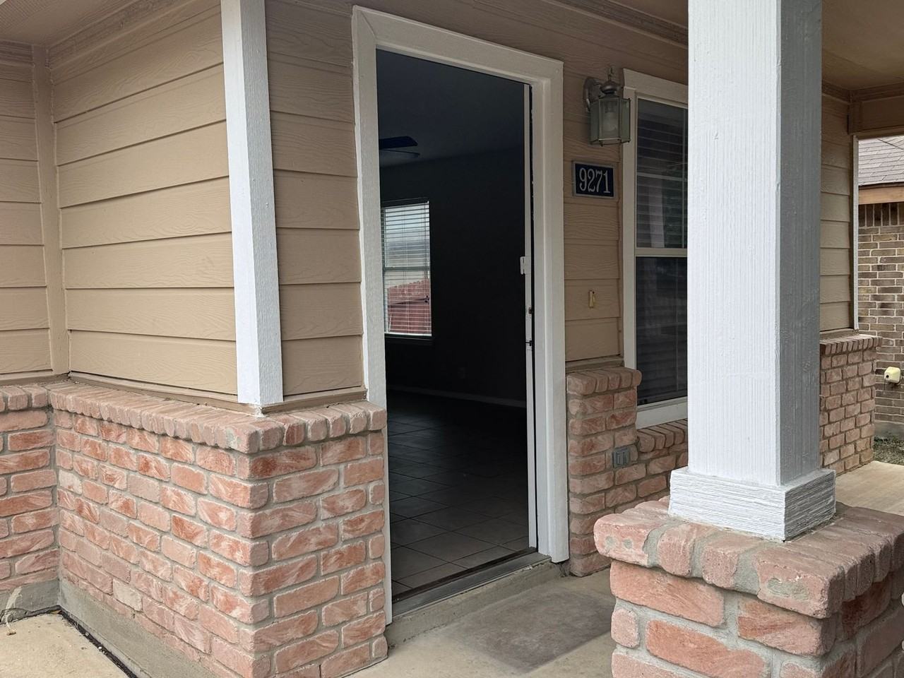 9271 Everton - Photo 3 of 42