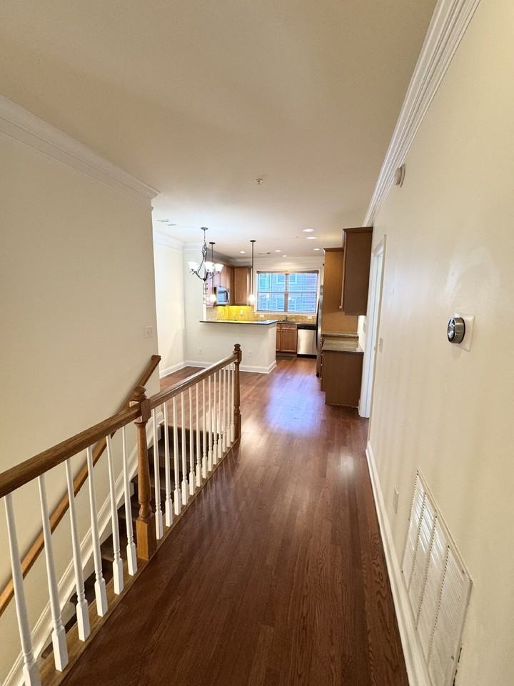 621 Perimeter Walk - Photo 5 of 23