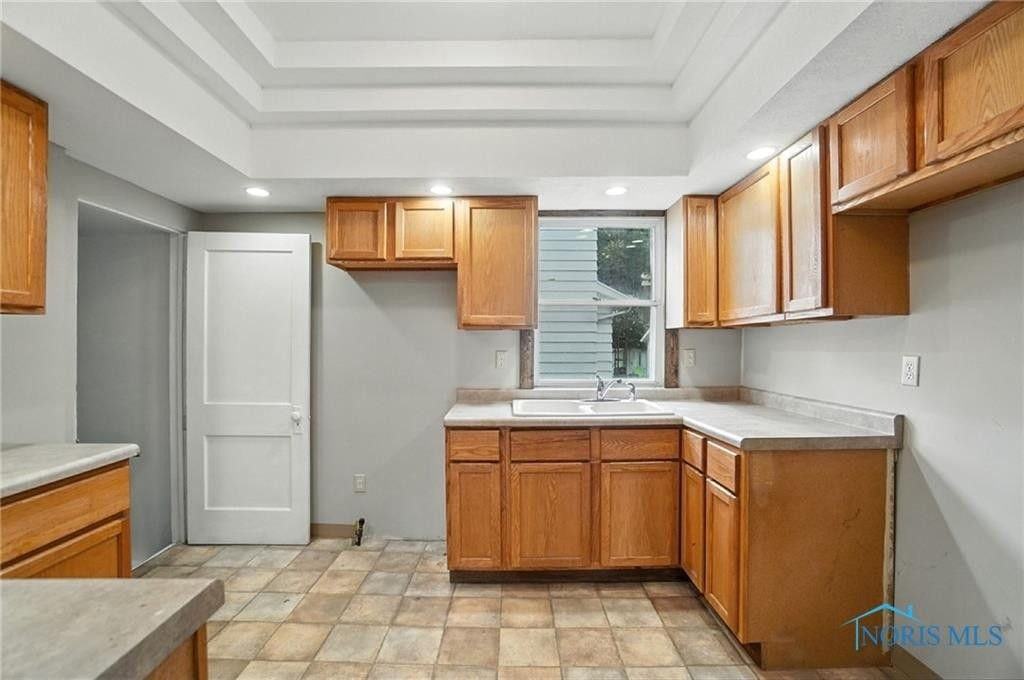 3725 Leybourn Avenue - Photo 5 of 10