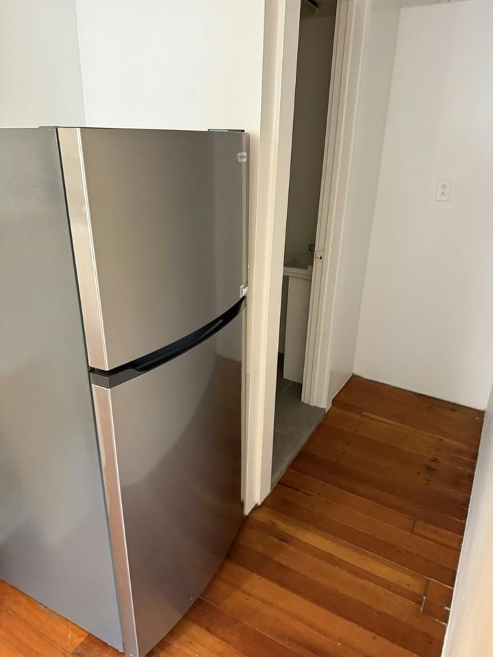 66 Friend Street, Unit 68 1st FLR left - Photo 2 of 7