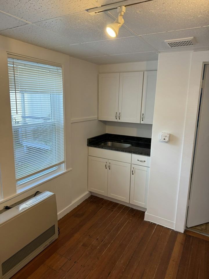 66 Friend Street, Unit 68 1st FLR left - Photo 3 of 7