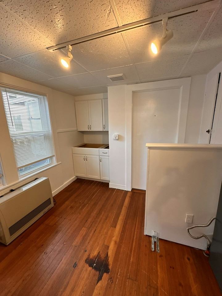 66 Friend Street, Unit 68 1st FLR left - Photo 4 of 7