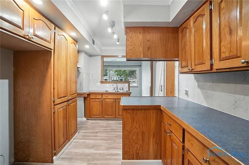 533 West 8th Street - Photo 4 of 8