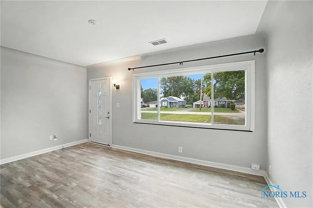 533 West 8th Street - Photo 6 of 8