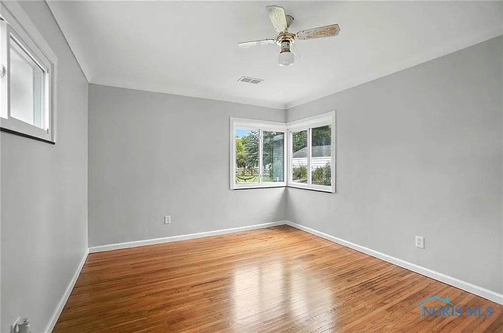 533 West 8th Street - Photo 7 of 8