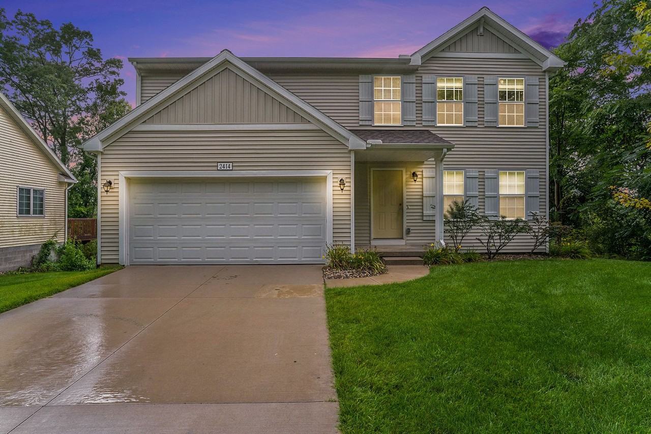 2414 View Lane - Photo 2 of 28