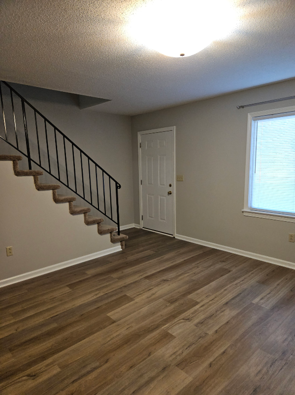 491 Falls Ave - Photo 3 of 12