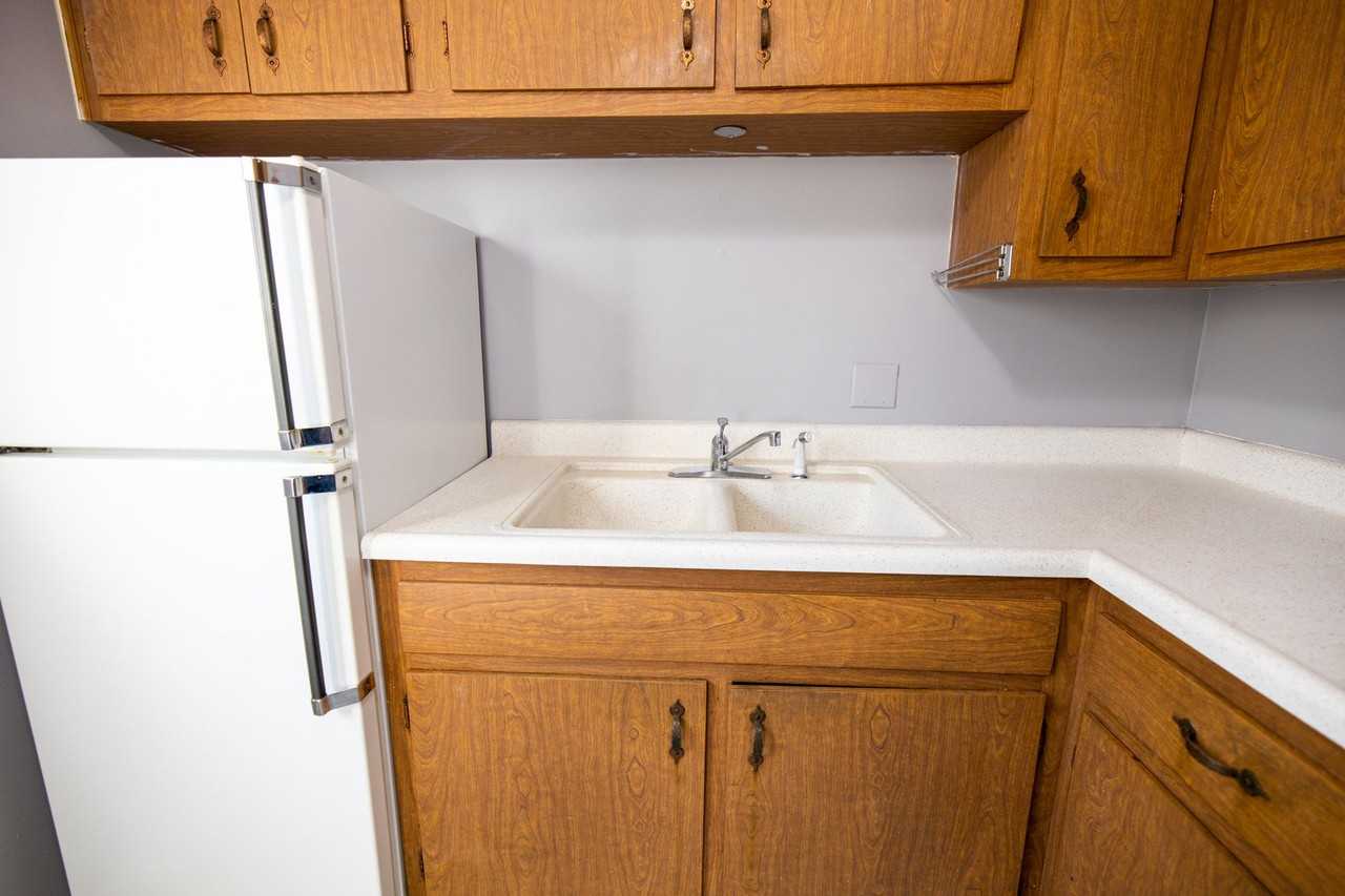 Broadway Manor - Photo 6 of 13