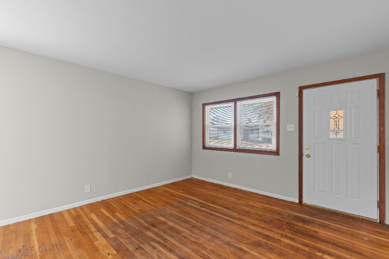 205 Perthshire Road - Photo 4 of 17