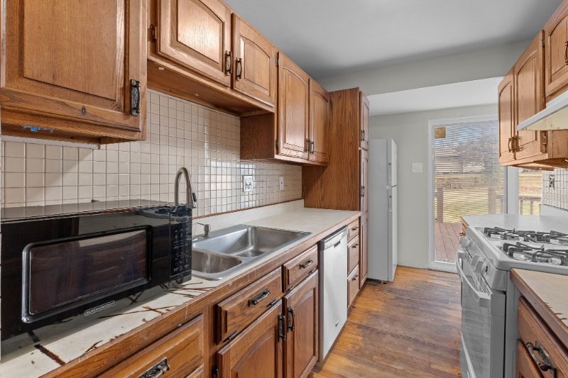 205 Perthshire Road - Photo 7 of 17