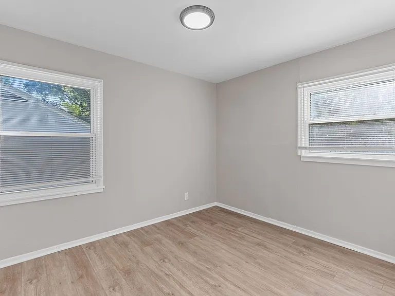 332 Cameron Road - Photo 4 of 18