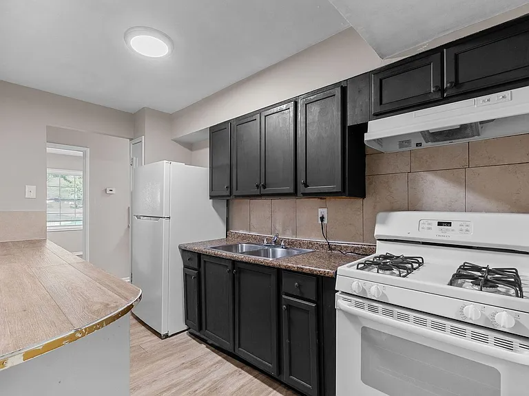 332 Cameron Road - Photo 7 of 18