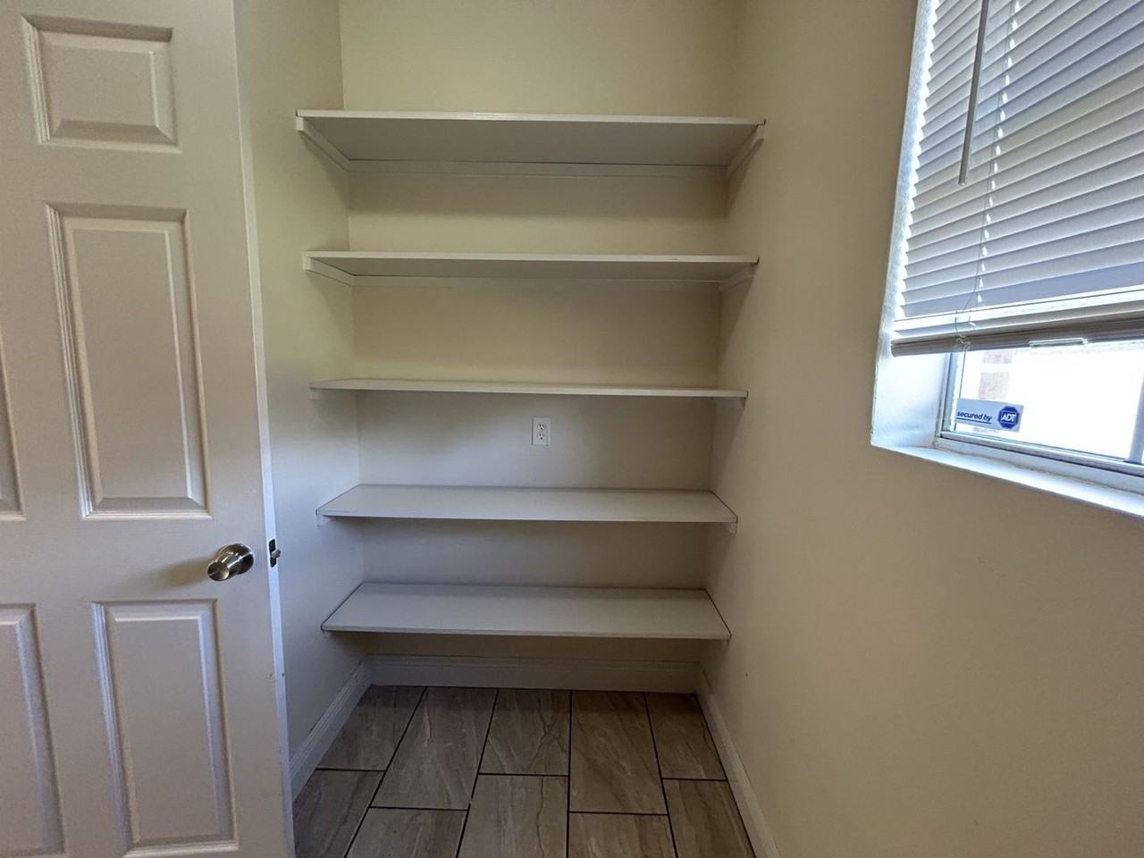 23983 Terrace Ave - Photo 2 of 27