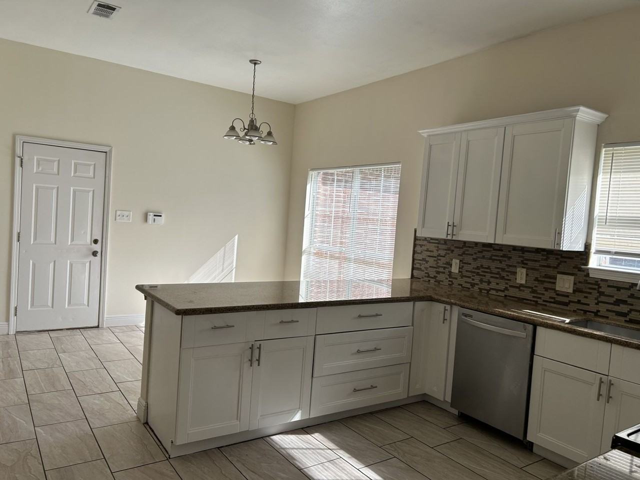 23983 Terrace Ave - Photo 5 of 27