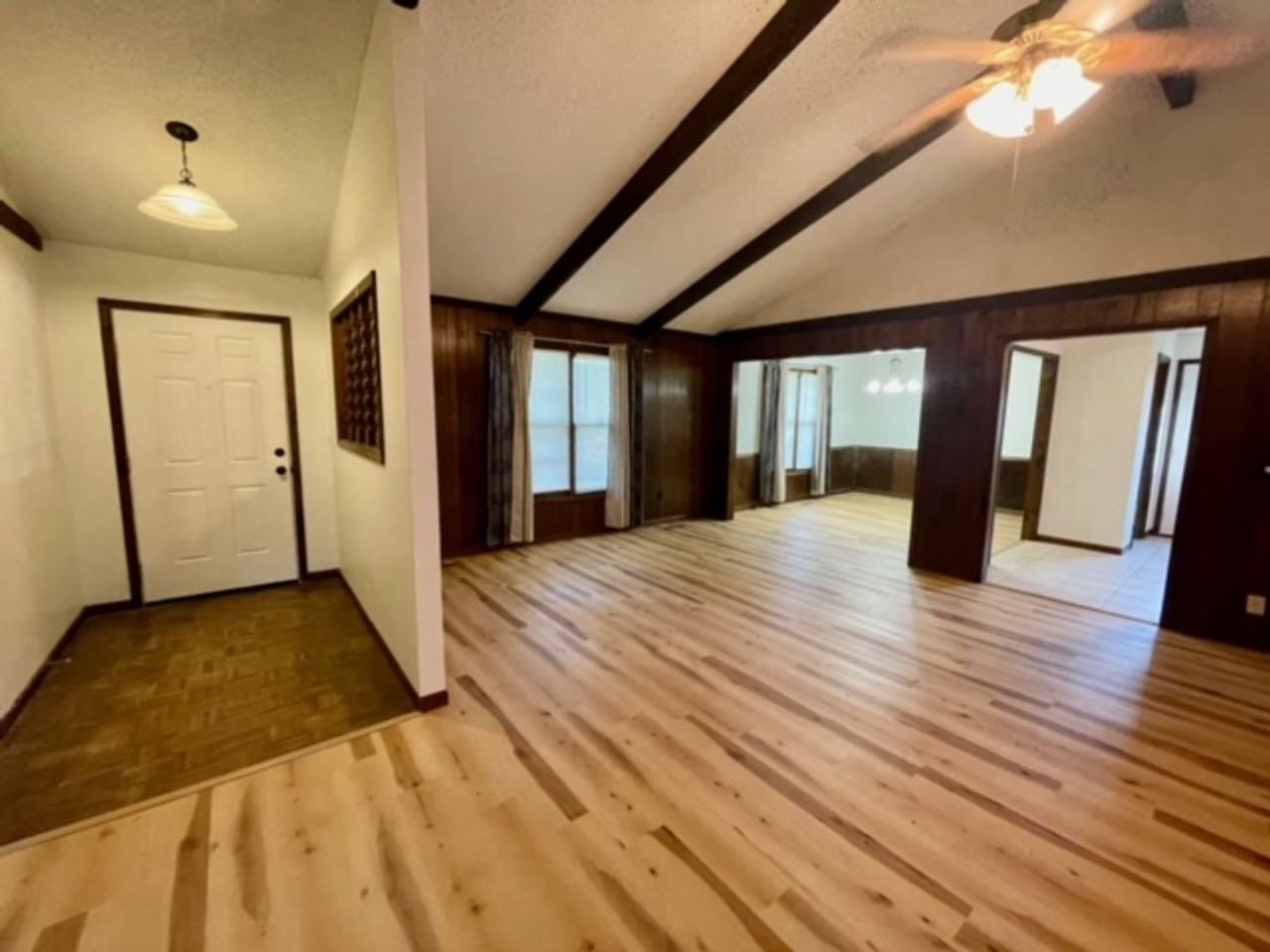 3839 N Stewart Ave - Photo 3 of 23