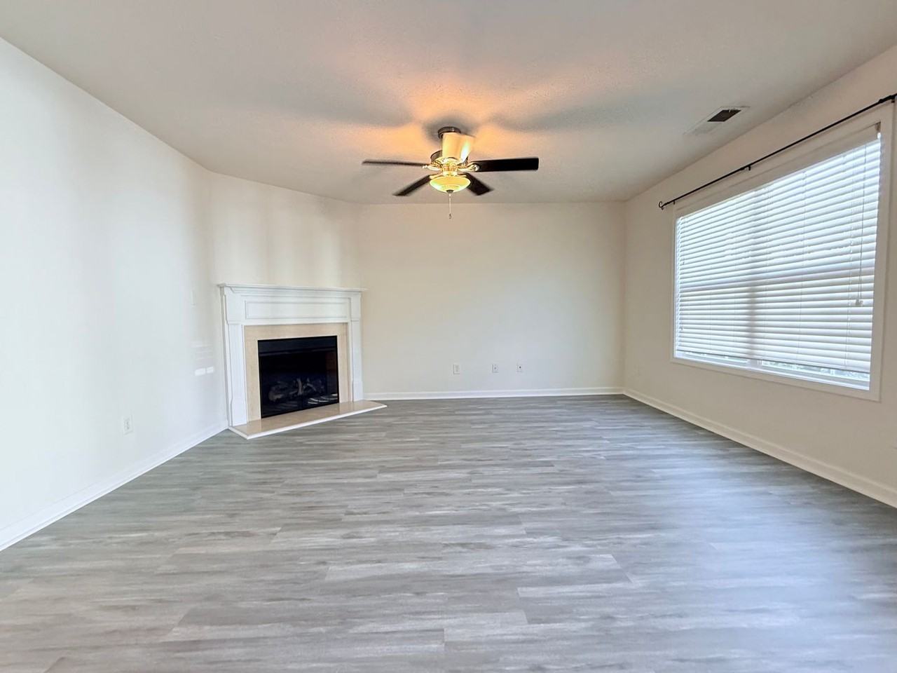 1593 Little Creek Dr - Photo 2 of 15