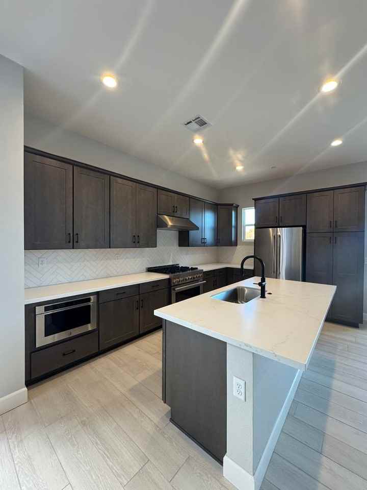 1521 Golf Club Drive - Photo 3 of 50